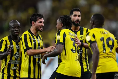  معاناة جوميز مستمرة.. الاتحاد يهزم الفتح في مباراة الـ6 أهداف بالدوري السعودي